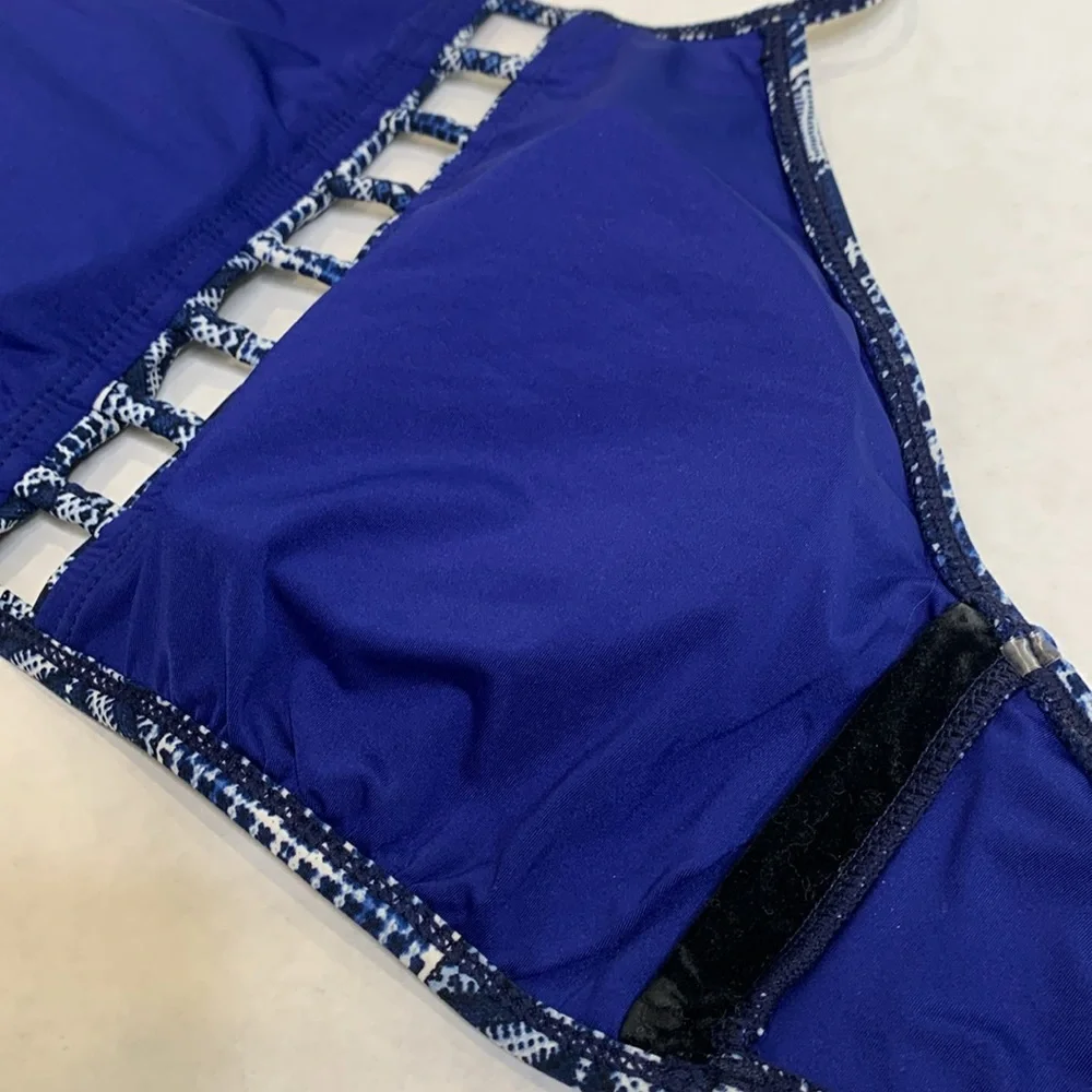 La Blanca Halter Bikini Top Size 6 Indigo Geometric Aztec Padded Peekaboo Front